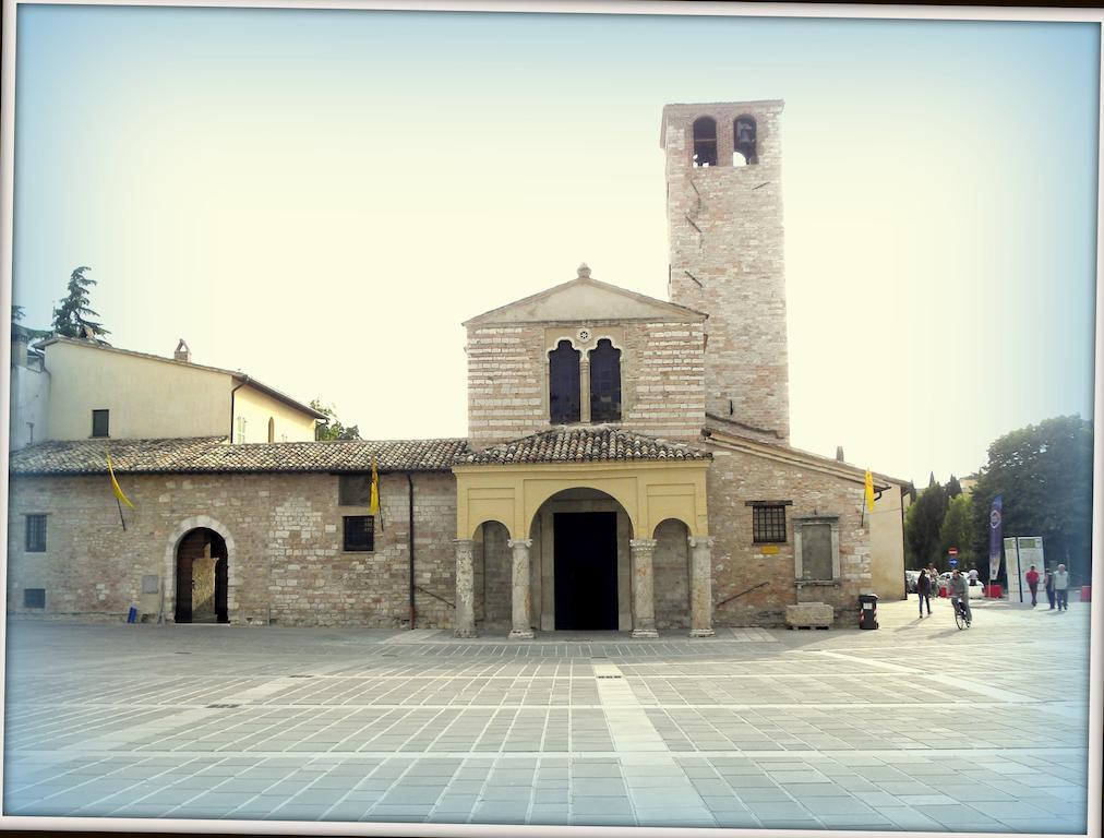 Residenza Mazzini Foligno Extérieur photo
