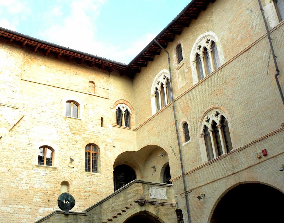Residenza Mazzini Foligno Extérieur photo