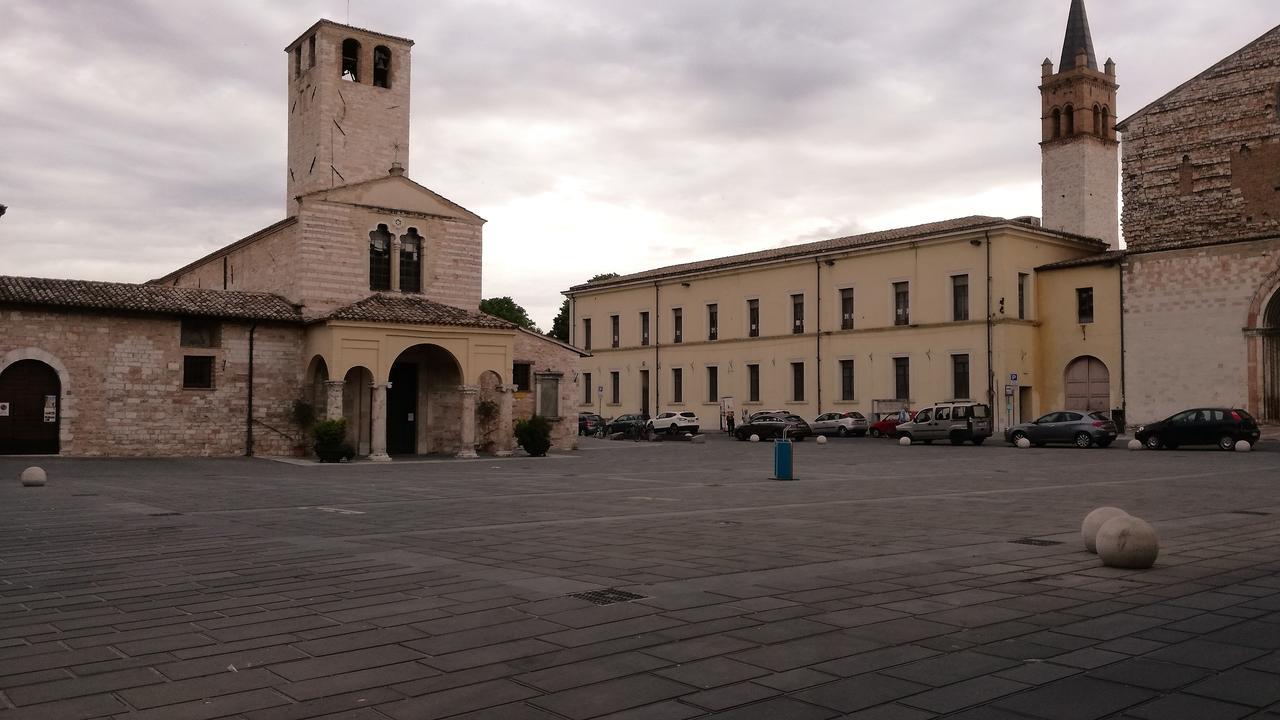 Residenza Mazzini Foligno Extérieur photo